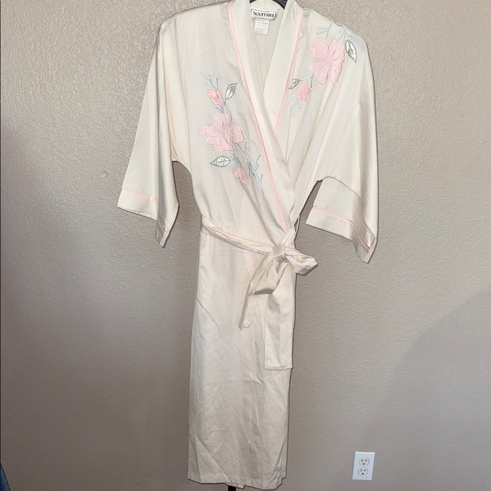 Natori Cream Kimono Robe with Pink Green Blue Floral Embroidery Pockets Vintage